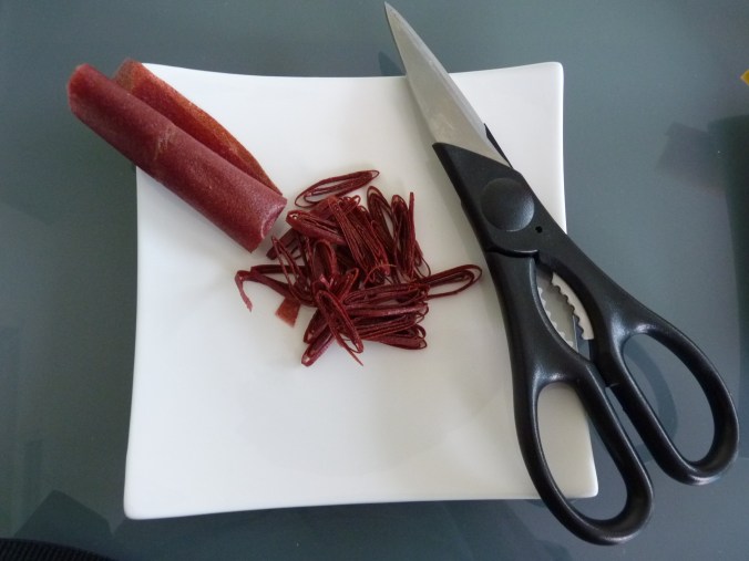 zusammengerollt wie eine Zigarre und dann kleingeschnitten gibt fruchtige Schnüre