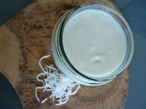 selbstgemachte Kokosbutter schmeckt viel besser und frischer als gekaufte, der Aufwand lohnt sich