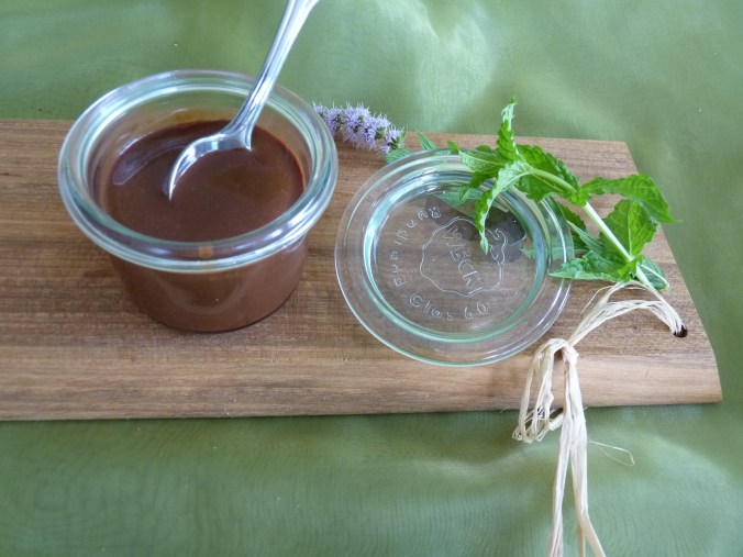 nougat im Glas las Aufstrich, nicht in den Kühlschrank