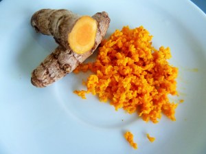 geriebene Gelbwurzel oder tumeric