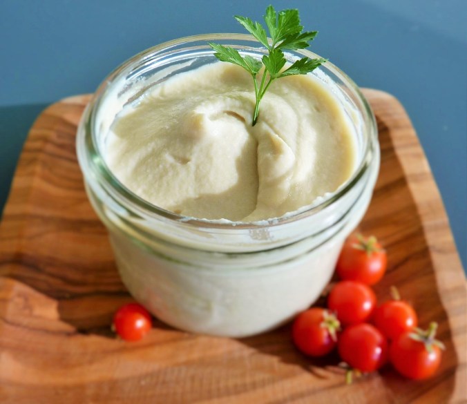 Bohnenaufstich mit Olivenöl und Knobi