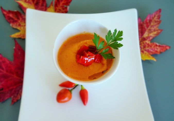 Bohnenaufstrich mit pürierten scharfem Paprika 