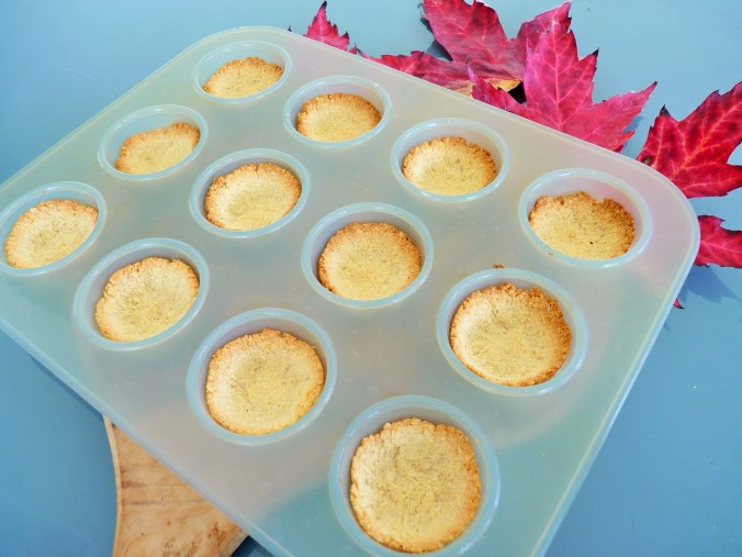 ich nehme meine kleinen Muffin Förmchen für den pie