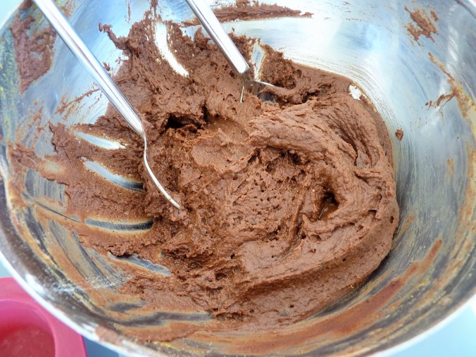 sieht doch lecker aus der Teig und probieren kannst Du auch, ist ja kein Ei drin