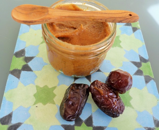 Datteln mit Wasser pürriert