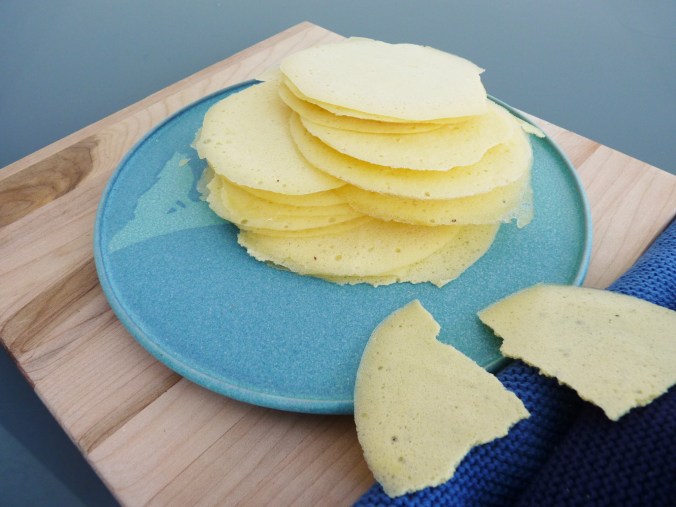 Ananas pürriert und dehzdriert = Chips