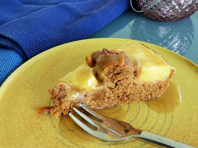 mein nicht so süßer veganer Ananaskuchen mit Karamellsoße