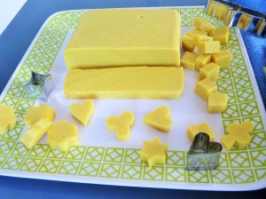 aus der Form in Scheiben, Formen oder Kreise geschnitten