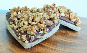 pecan runch auf roh veganen Keksen